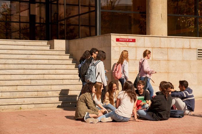 Campus Estudiantes Derecho Facultad Universidad Salamanca amplía oferta Grado, Máster, Títulos propios. ayudas estudio usal 2025 Sicue plazas vacantes 2026 2027 Convocatoria extraorinaria