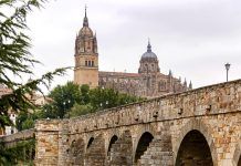 Lunes Aguas Salamanca 2026: dónde ir, horarios y todo lo que no te puedes perder Salamanca Catedral Puente romano Lunes de Aguas 2025 2026