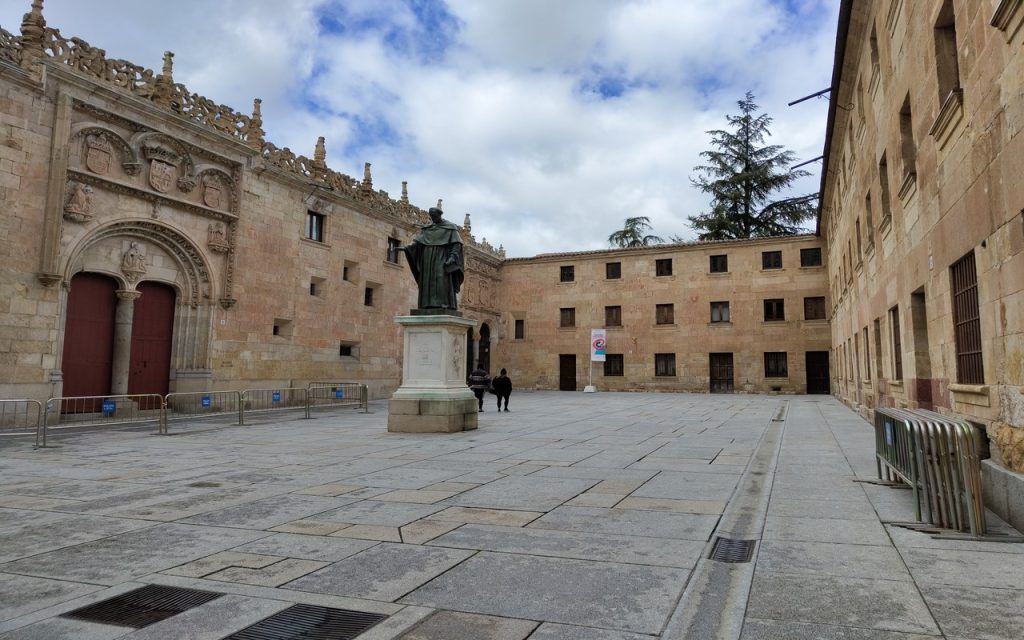 Universidad de Salamanca Patio de Escuelas Audiología Universidad Salamanca Grado Exclusivo