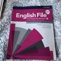 Vendo libro de inglés English File Intermediate plus Multipack B Oxford