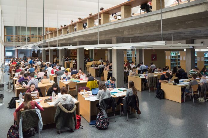 Biblioteca Universidad Salamanca Exámenes Becas Horarios Bibliotecas Universidad de Salamanca (USAL) y Universidad Pontificia de Salamanca (UPSA). Horarios generales del curso 2025 2026 Horarios Bibliotecas USAL UPSA ayudas estudio usal
