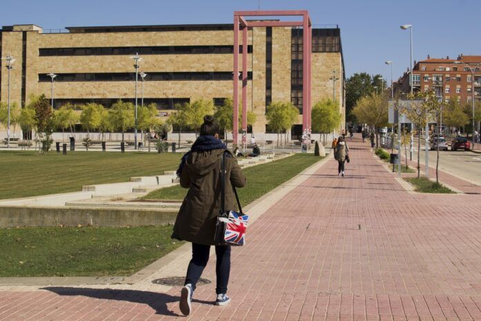 Campus Miguel de Unamuno de la Universidad de Salamanca Nuevas titulaciones Universidad Salamanca Descuentos exenciones matrícula USAL 2025 SICUE 2026 2027