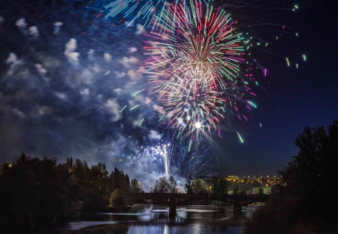 Fuegos Artificiales Salamanca Río Tormes San Juan 2025 2026