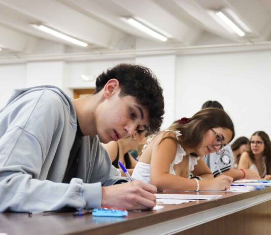 Plazos de matrícula para estudiantes que continúan estudios de Grado Aula Examen Ebau Universidad EBAU 2025 Salamanca Zamora Ávila notas PAU Universidad Salamanca 2025. matrícula automatrícula usal 2025 Listas de Espera y Llamamientos curso 2025/2026 2027