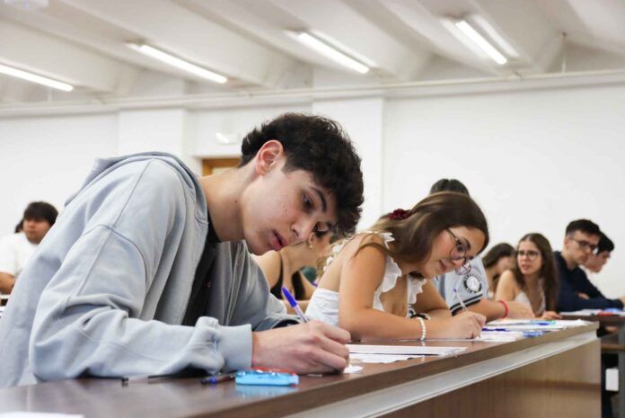 Aula Examen Ebau Universidad EBAU 2025 Salamanca Zamora Ávila notas PAU Universidad Salamanca 2025. matrícula automatrícula usal 2025 Listas de Espera y Llamamientos curso 2025/2026 2027