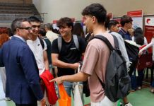 La Universidad de Salamanca bate un nuevo récord de estudiantes creciendo un 13% Alumnos Rector Universidad Salamanca