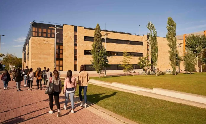 Estudiantes campus unamuno Universidad Grado Máster SICUE 2026 2027 Máster Universidad Salamanca 2026 2027 becas de colaboracion USAL 2026 2027